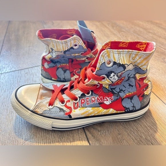 Superman Converse Men’s 4 / Women’s 6 DC Comics Chuck Taylor’s - Picture 1 of 7